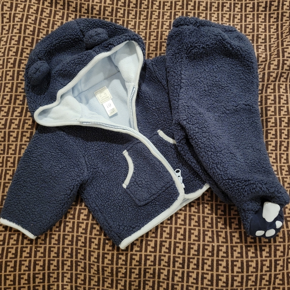 Baby Gap Adorable Gap fuzzy matching sweat suit baby bear jacket winter newborn